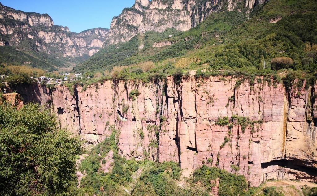 全国出发西安集合穿越挂壁公路:挂壁公路-地坑院-少林寺-皇城相府-司徒小镇打铁花7日自驾游