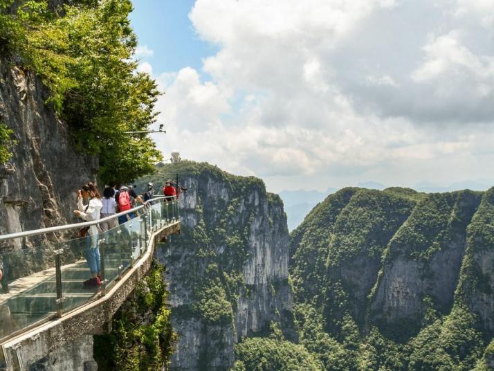 张家界天门山玻璃栈道图片