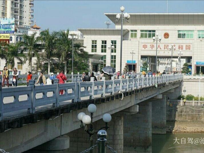 东兴中越友谊大桥好玩吗